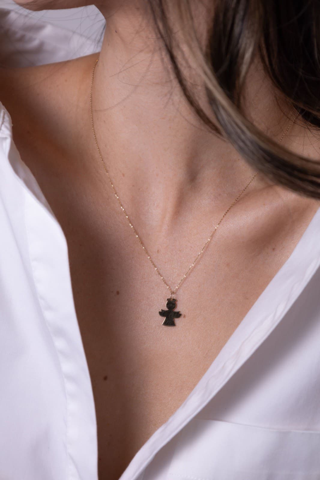 Cadena de oro con ángel