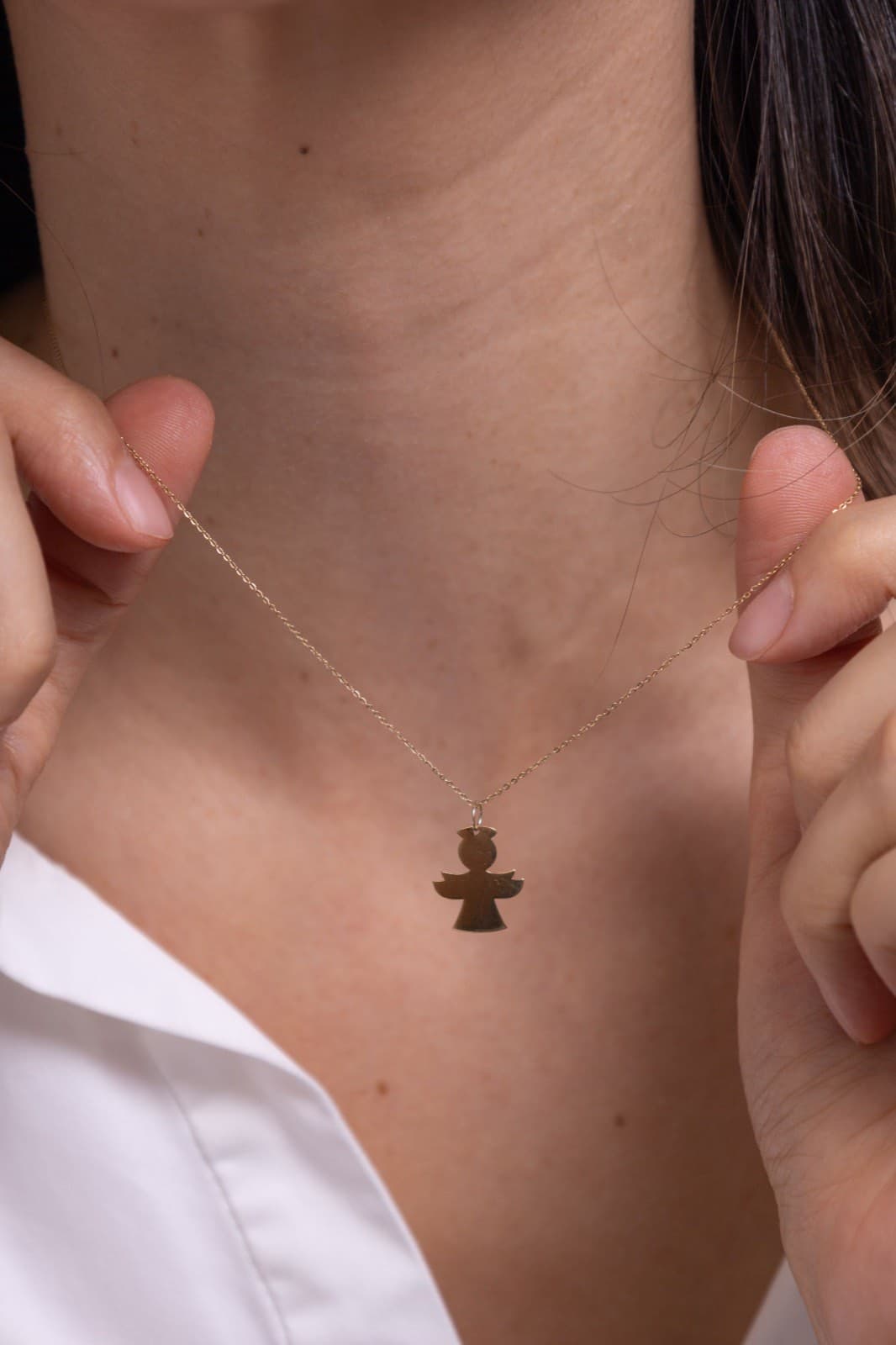 Cadena de oro con ángel