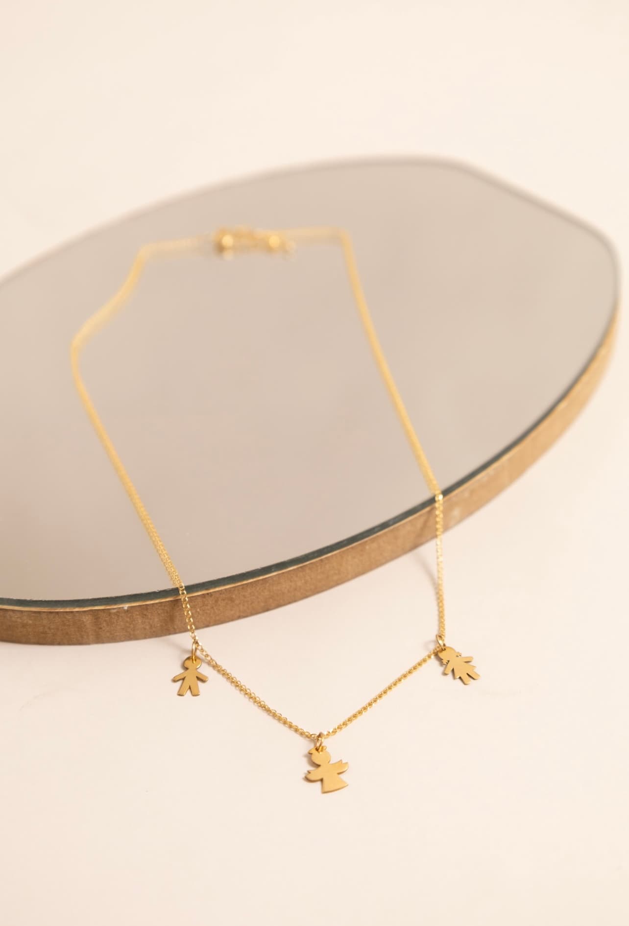 Cadena oro: niño, ángel y niña