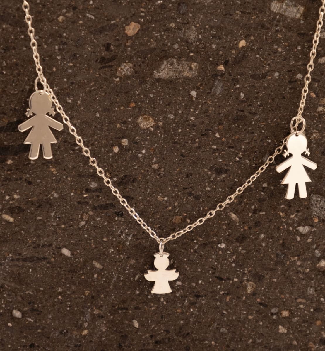 Cadena plata: niña, ángel pequeño, niña
