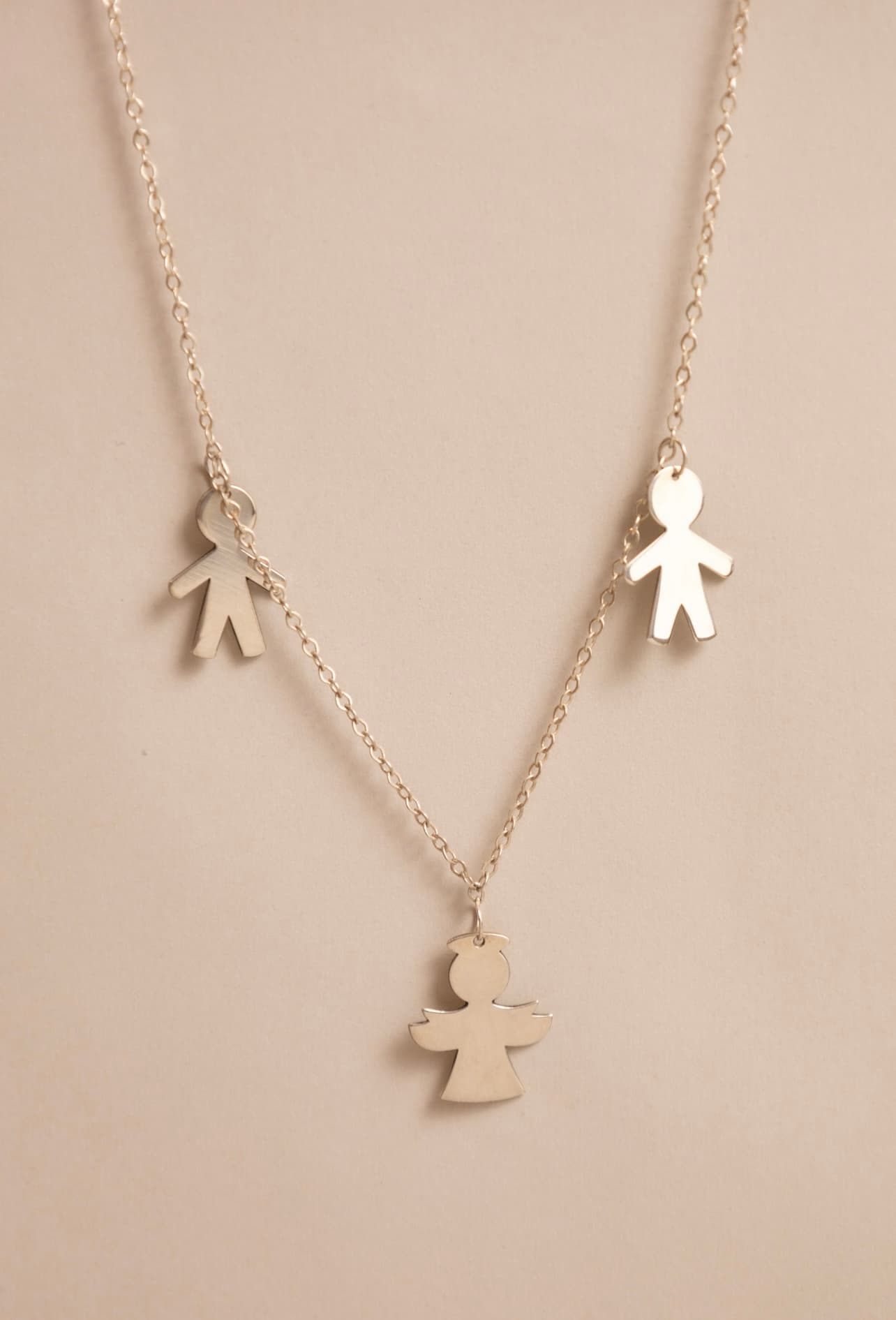 Cadena plata: niño, ángel y niño